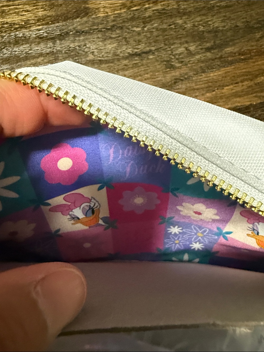 BNWT Loungefly Daisy Duck 85th Anniversary Sling Crossbody and Coin Purse - Picture 9 of 11